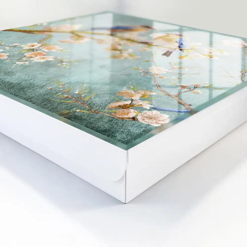 Armoire à clés oiseaux pastel sur une branche parmi les fleurs