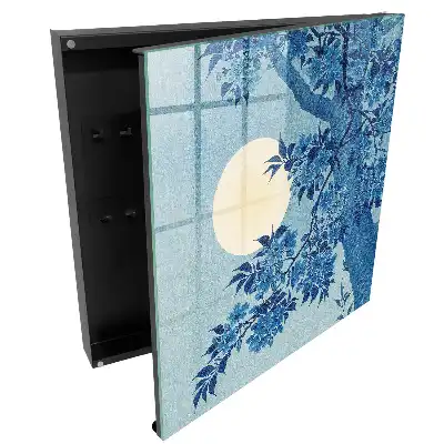 Boîte à clés des fleurs bleues sur fond de pleine lune