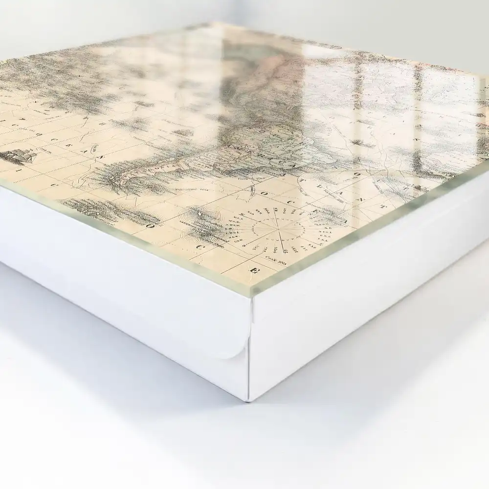 Armoire à clés carte historique avec les continents et les navires