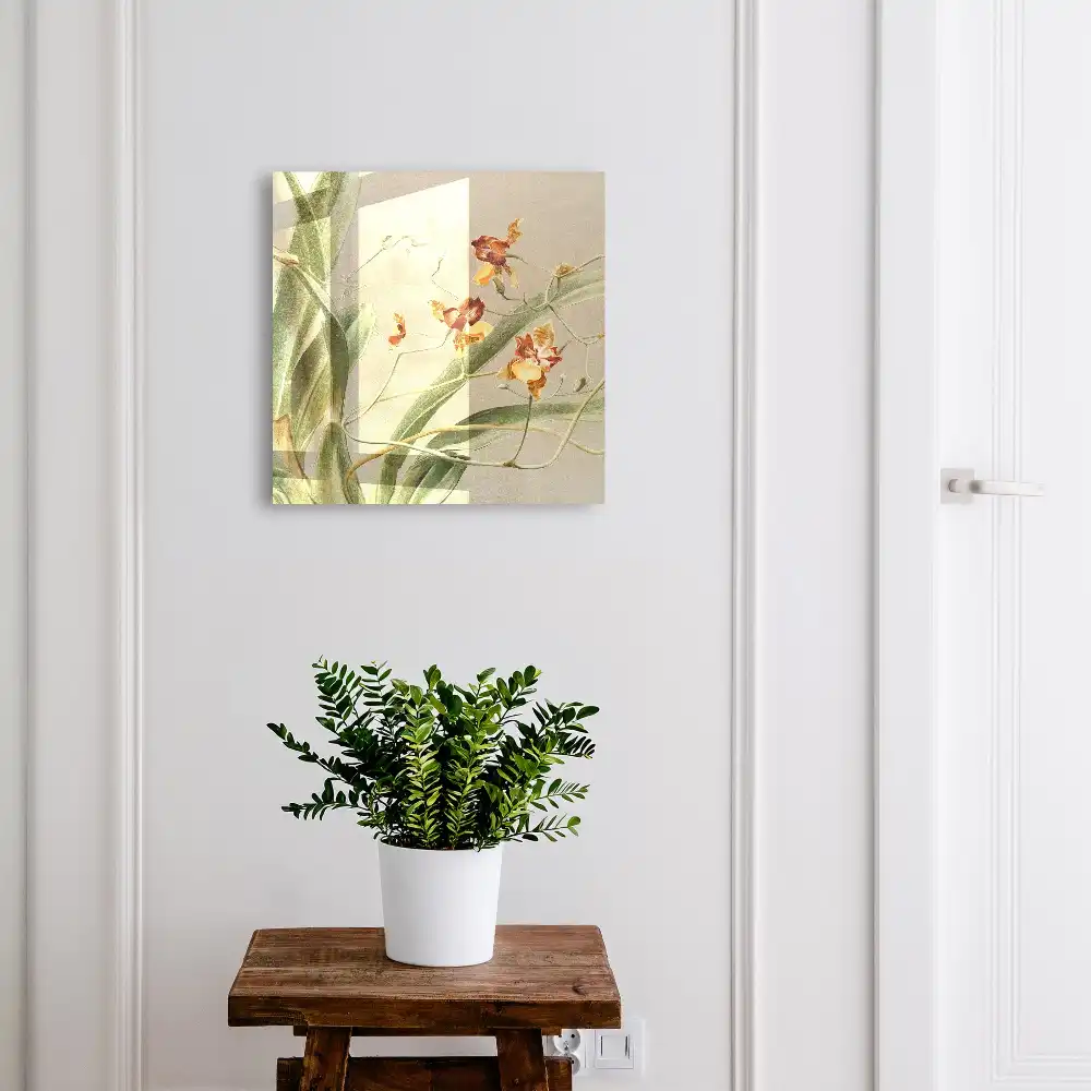 Boîte à clés fleurs discrètes et végétation verte