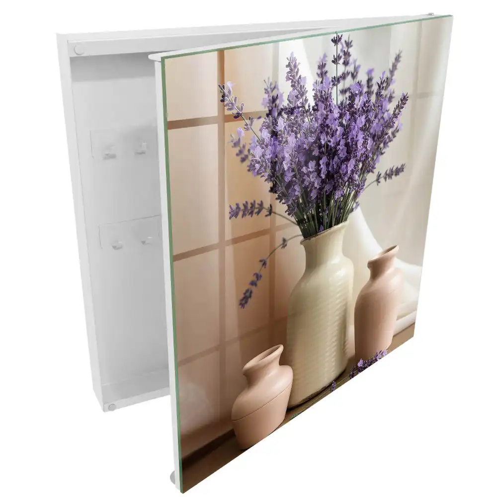 Boîte à clés murale lavande violette dans un vase crème