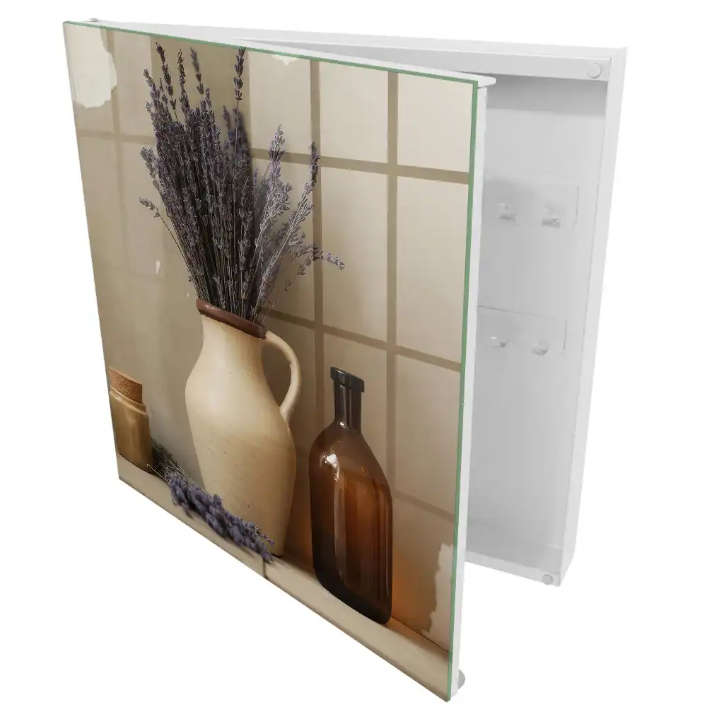 Boîte à clés lavande séchée dans un vase crème