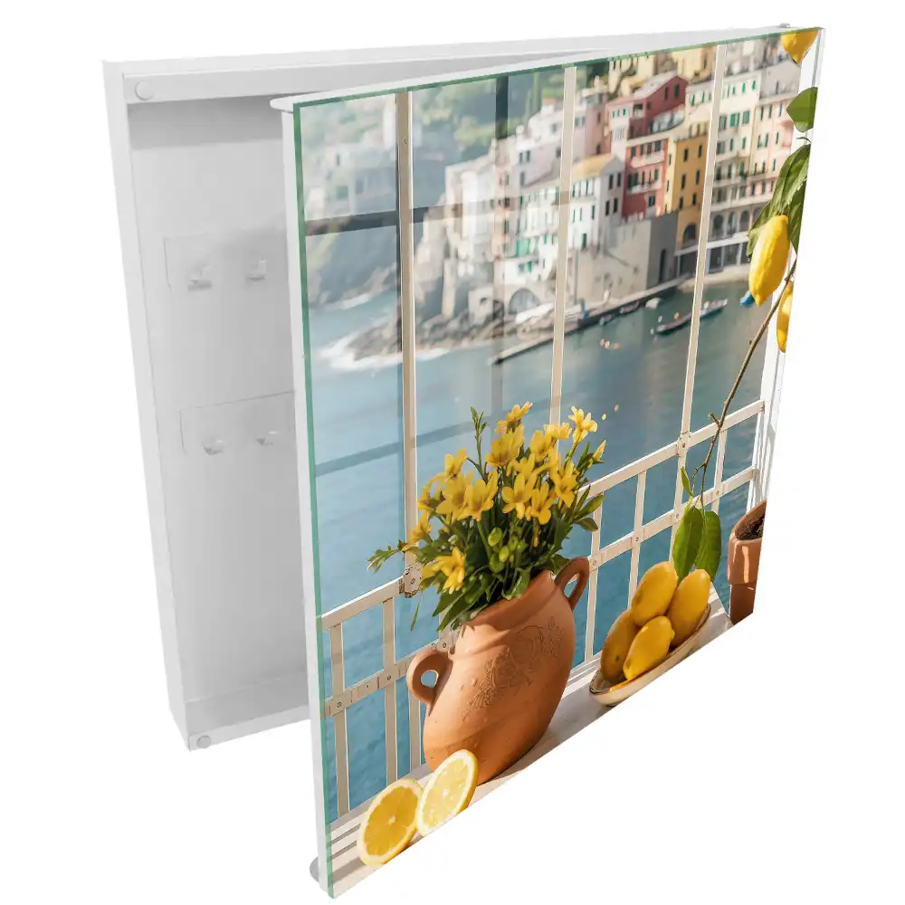 Armoire à clés vue sur la mer avec des citrons et des fleurs