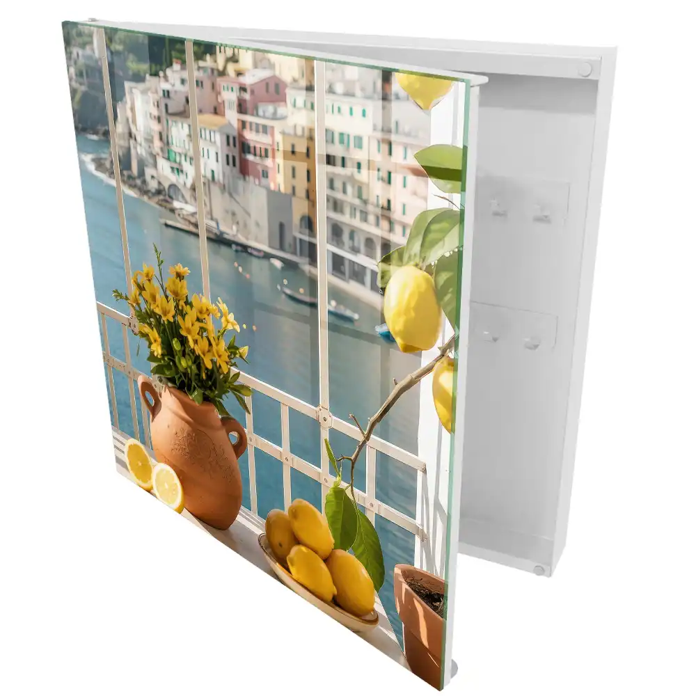 Armoire à clés vue sur la mer avec des citrons et des fleurs