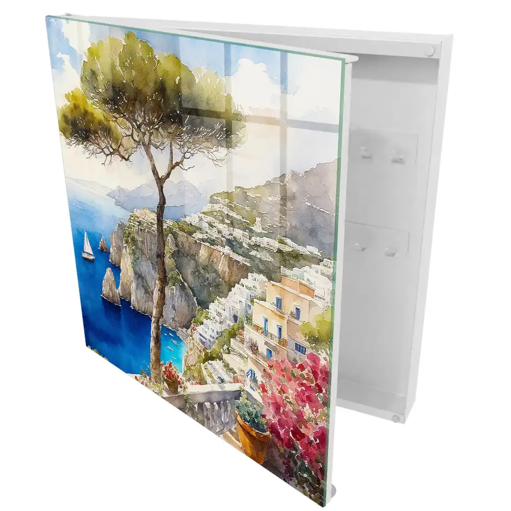 Armoire à clés mer bleue et collines verdoyantes en harmonie