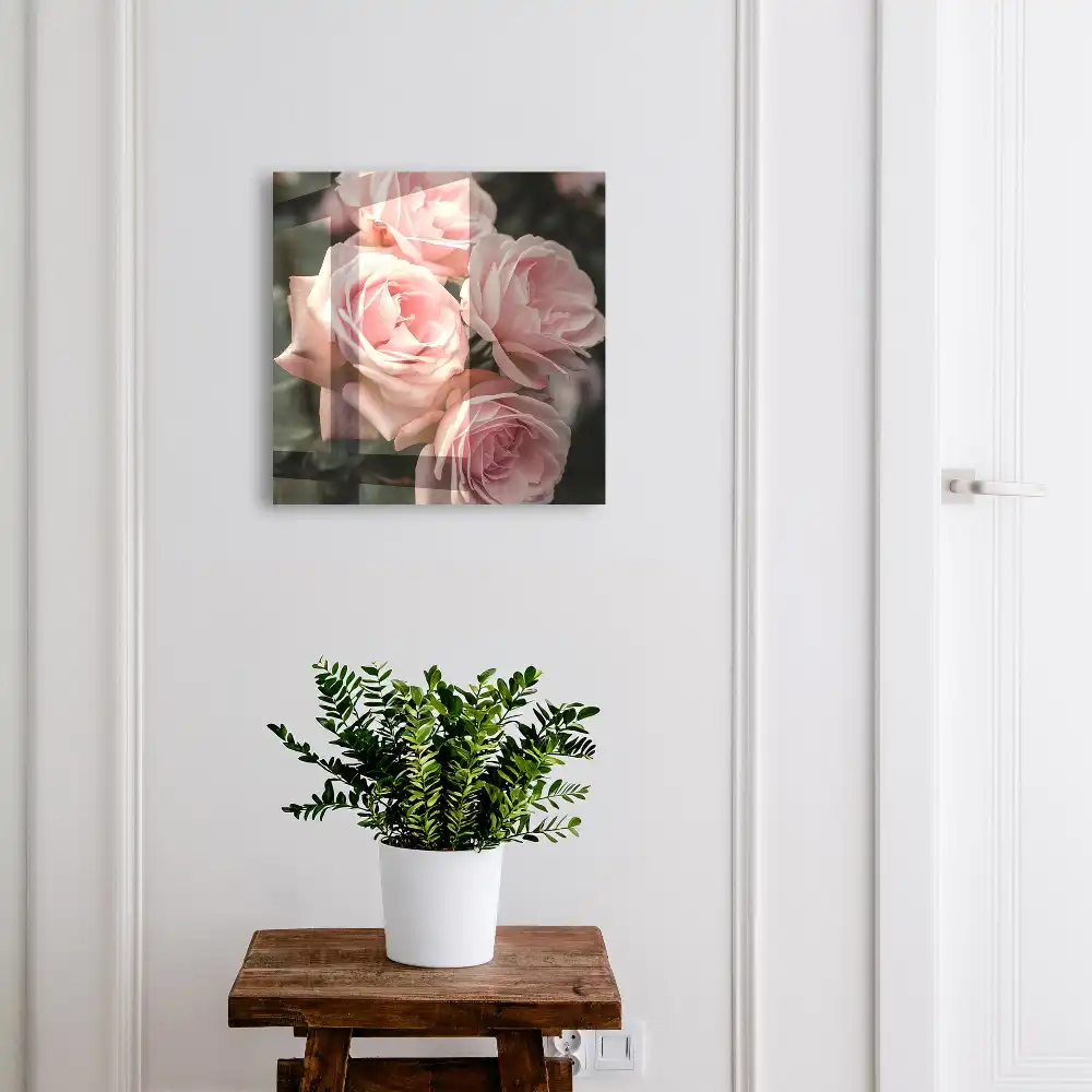 Boîte à clés murale des roses roses en pleine floraison