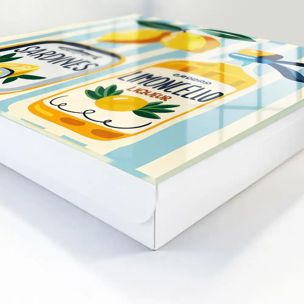 Boîte à clés murale une bouteille de limoncello une boîte de sardines et des citrons