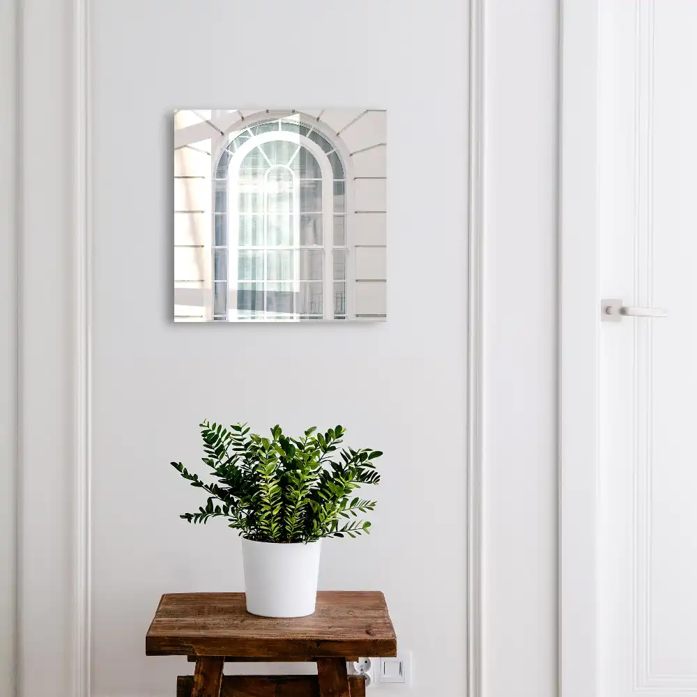 Armoire à clés fenêtre cintrée à cadres blancs