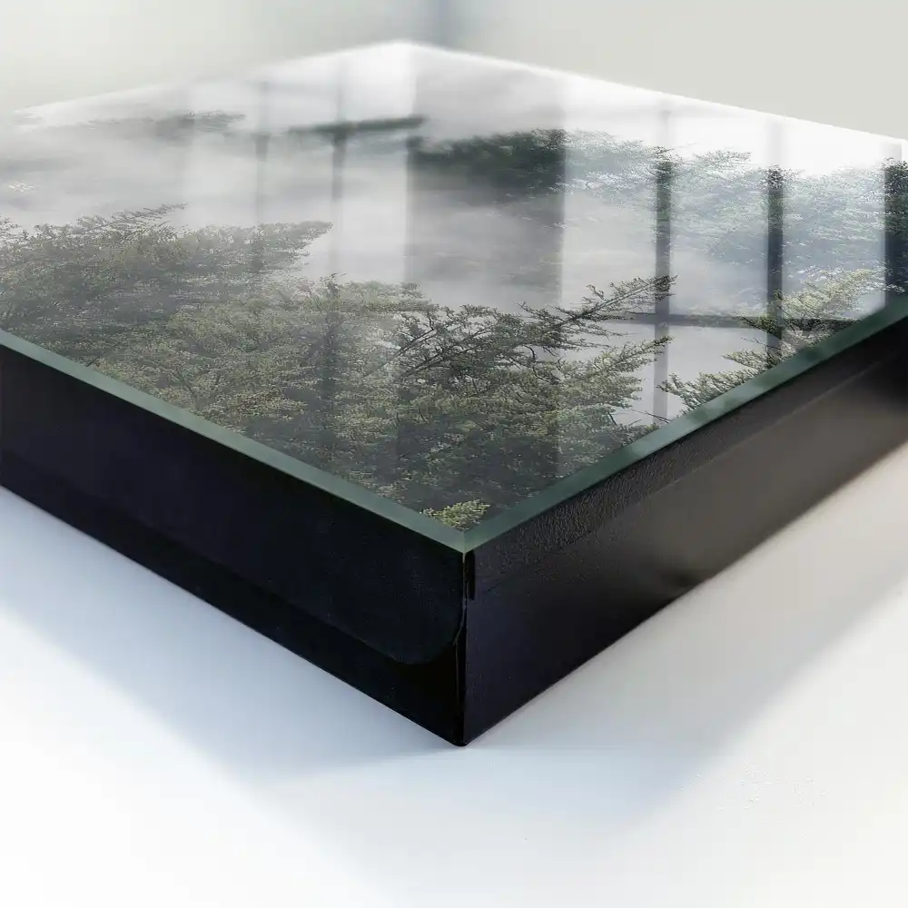 Boîte à clés une forêt brumeuse aux tons gris-verts