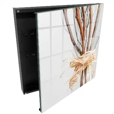Armoire à clés branches dans un vase en verre avec une ficelle beige
