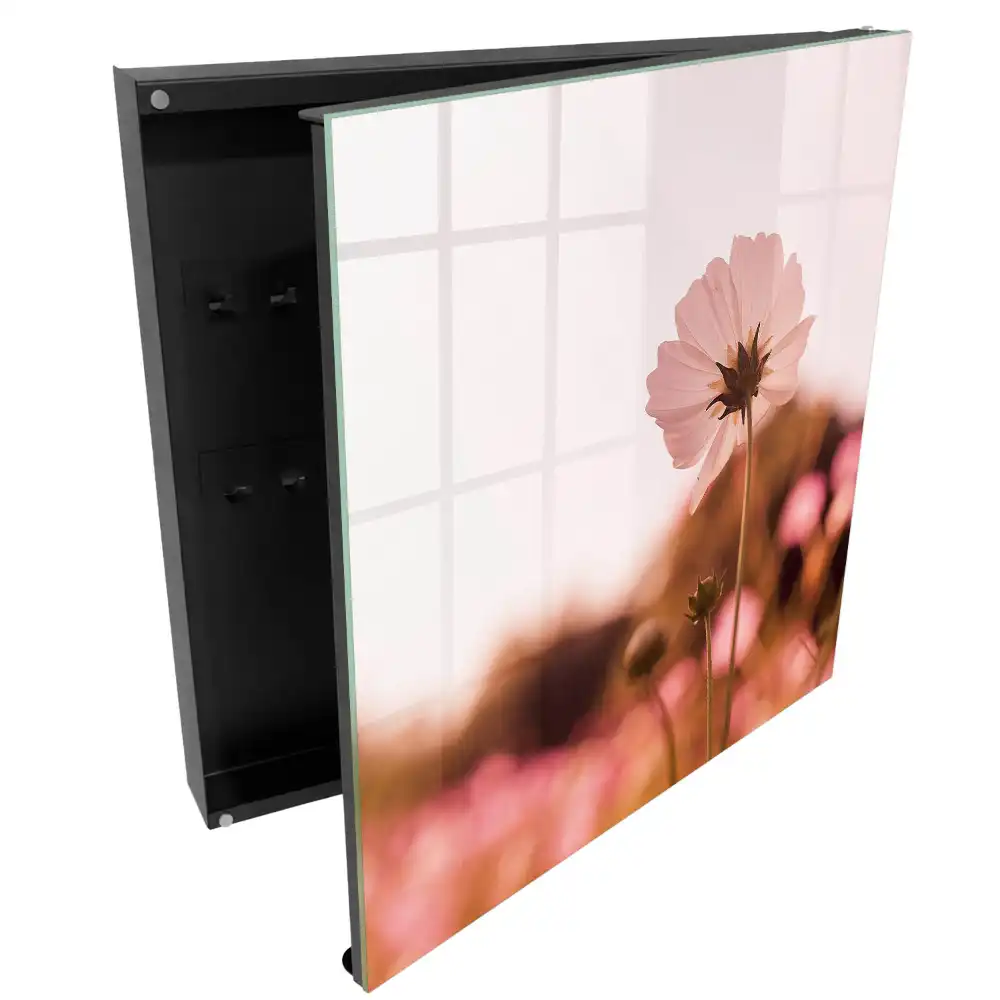 Armoire à clés ambiance florale romantique aux couleurs chaudes