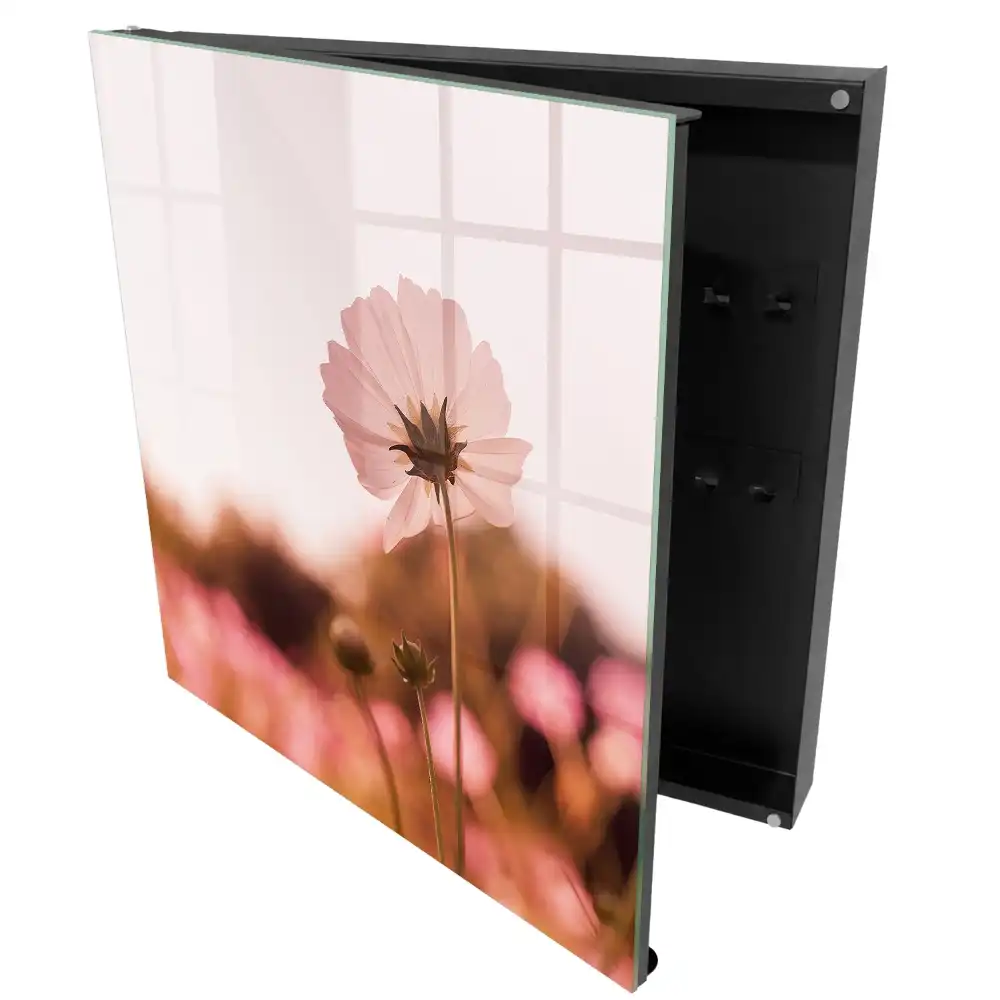 Armoire à clés ambiance florale romantique aux couleurs chaudes