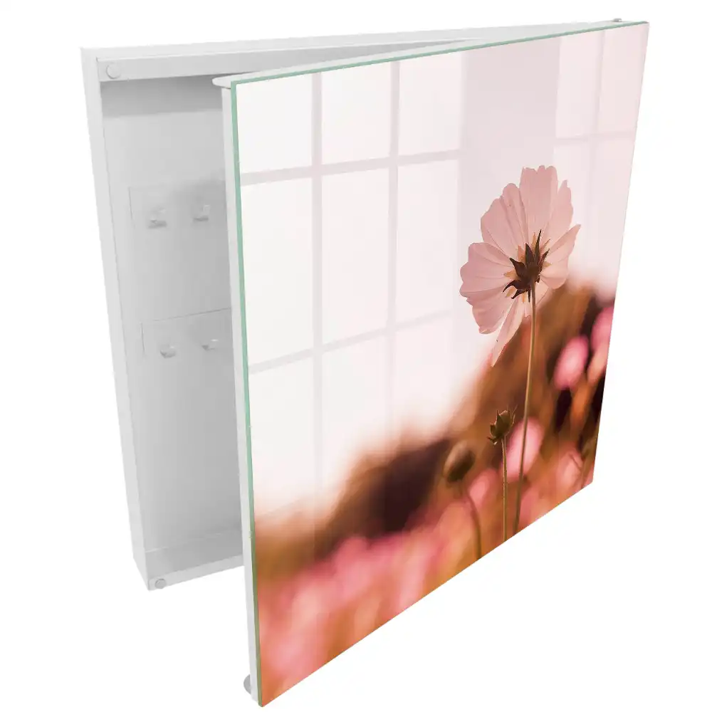 Armoire à clés ambiance florale romantique aux couleurs chaudes