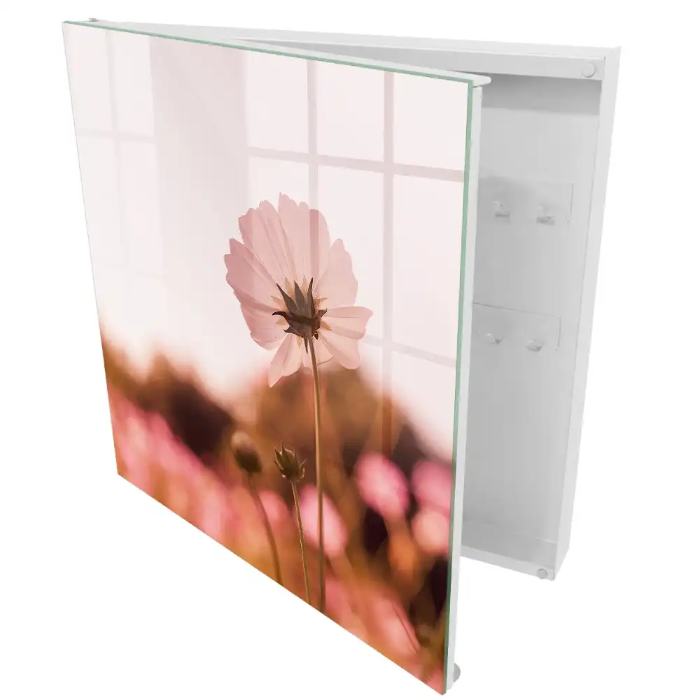 Armoire à clés ambiance florale romantique aux couleurs chaudes