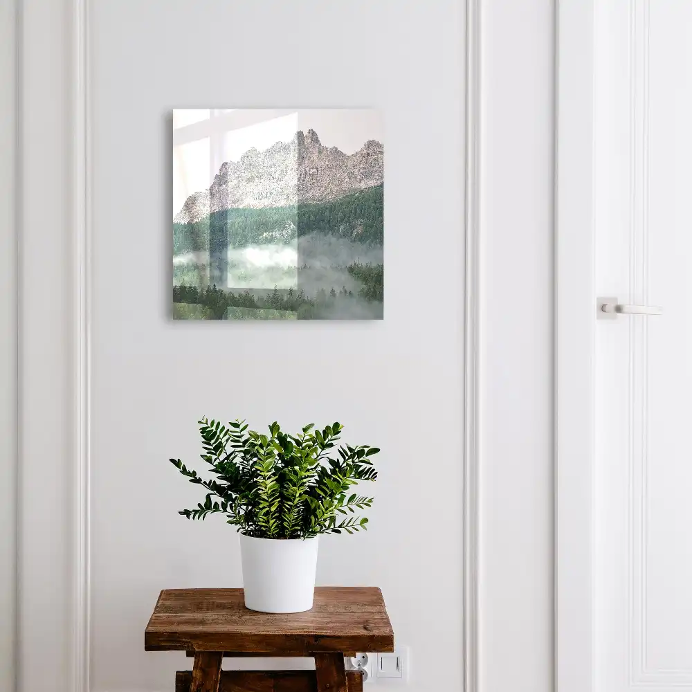 Boîte à clés murale montagnes et forêts enveloppées de brouillard