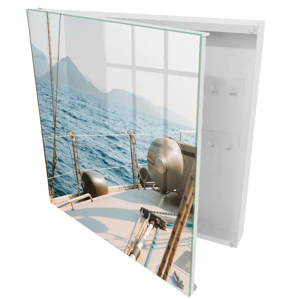 Boîte à clés un yacht sur la mer au soleil