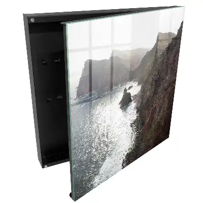 Armoire à clés des falaises surplombant l'océan baignées de soleil et de paix