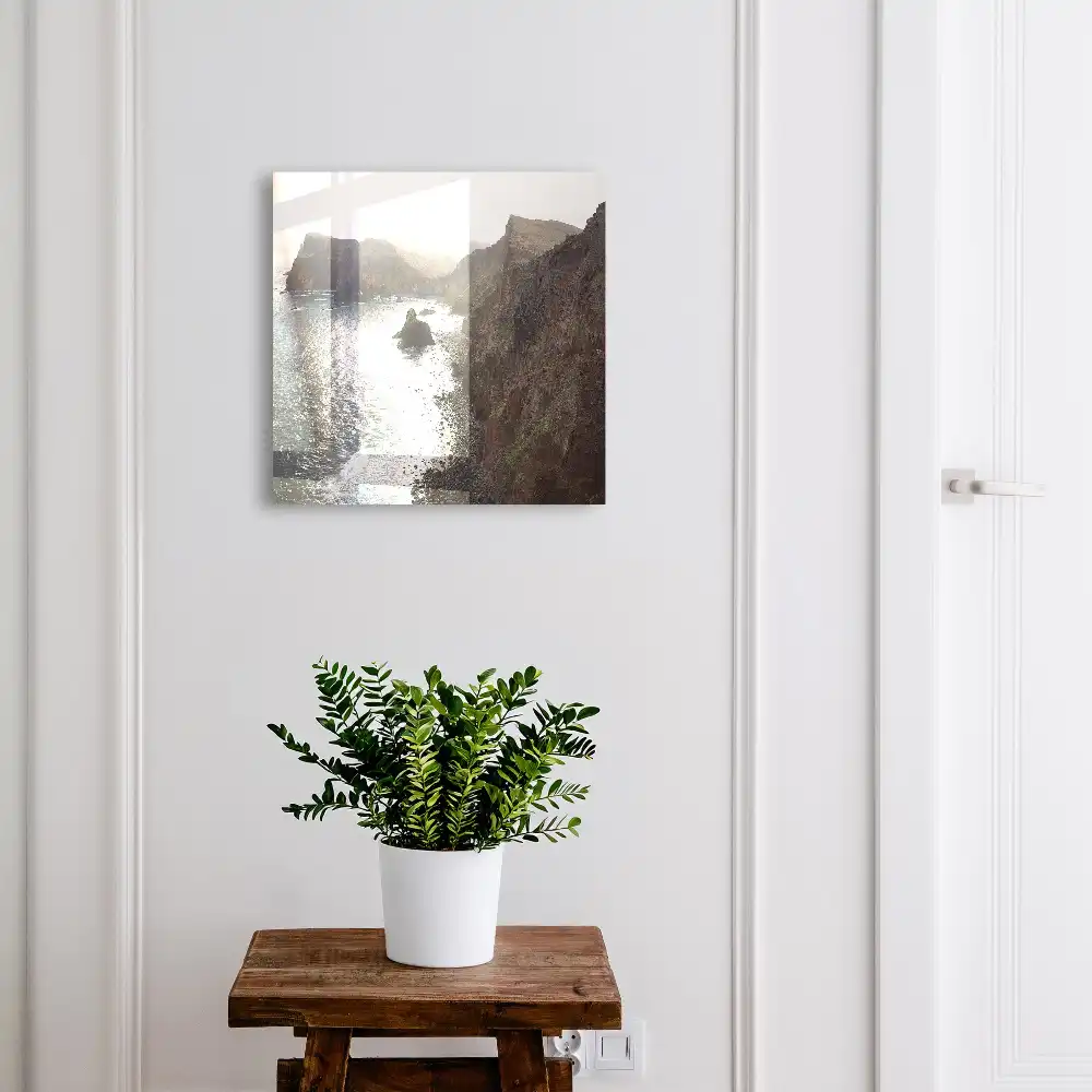 Armoire à clés des falaises surplombant l'océan baignées de soleil et de paix