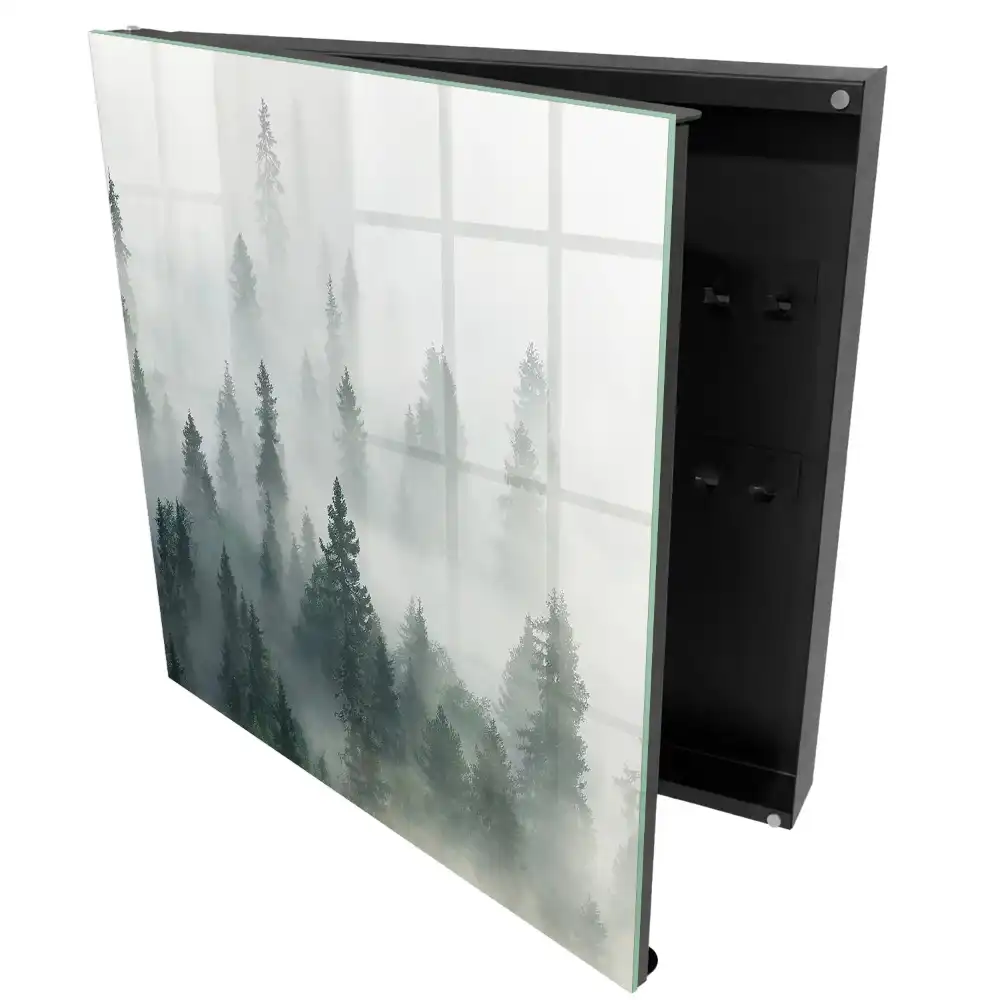 Boîte à clés la paix de la forêt dans le brouillard matinal