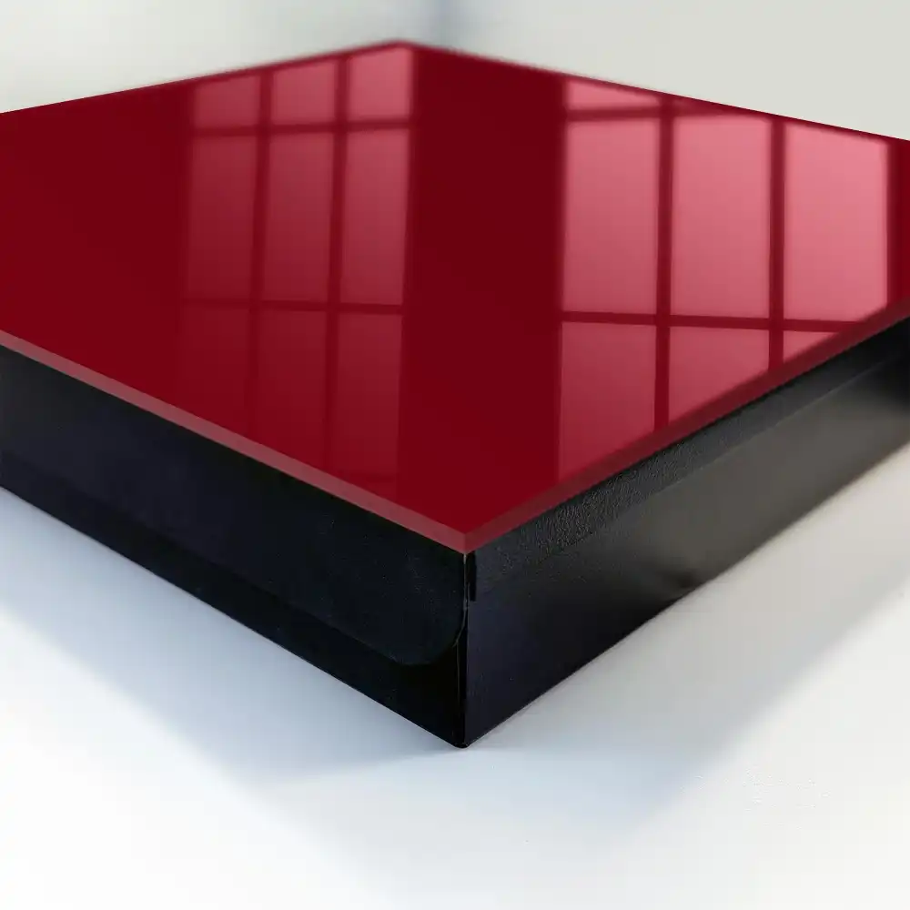 Boîte à clés murale teinte bordeaux uniforme élégante et minimaliste