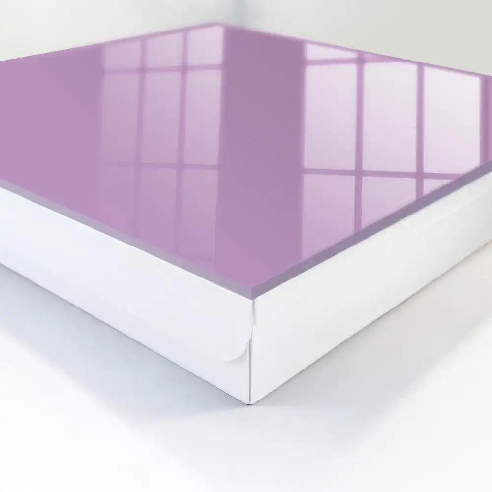Boîte à clés murale surface uniforme de couleur violette apaisante