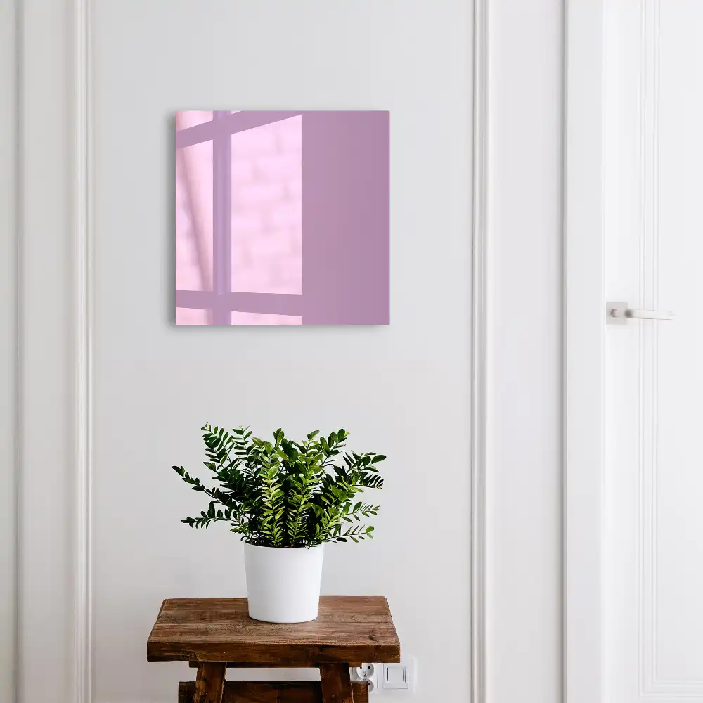 Boîte à clés murale surface uniforme de couleur violette apaisante