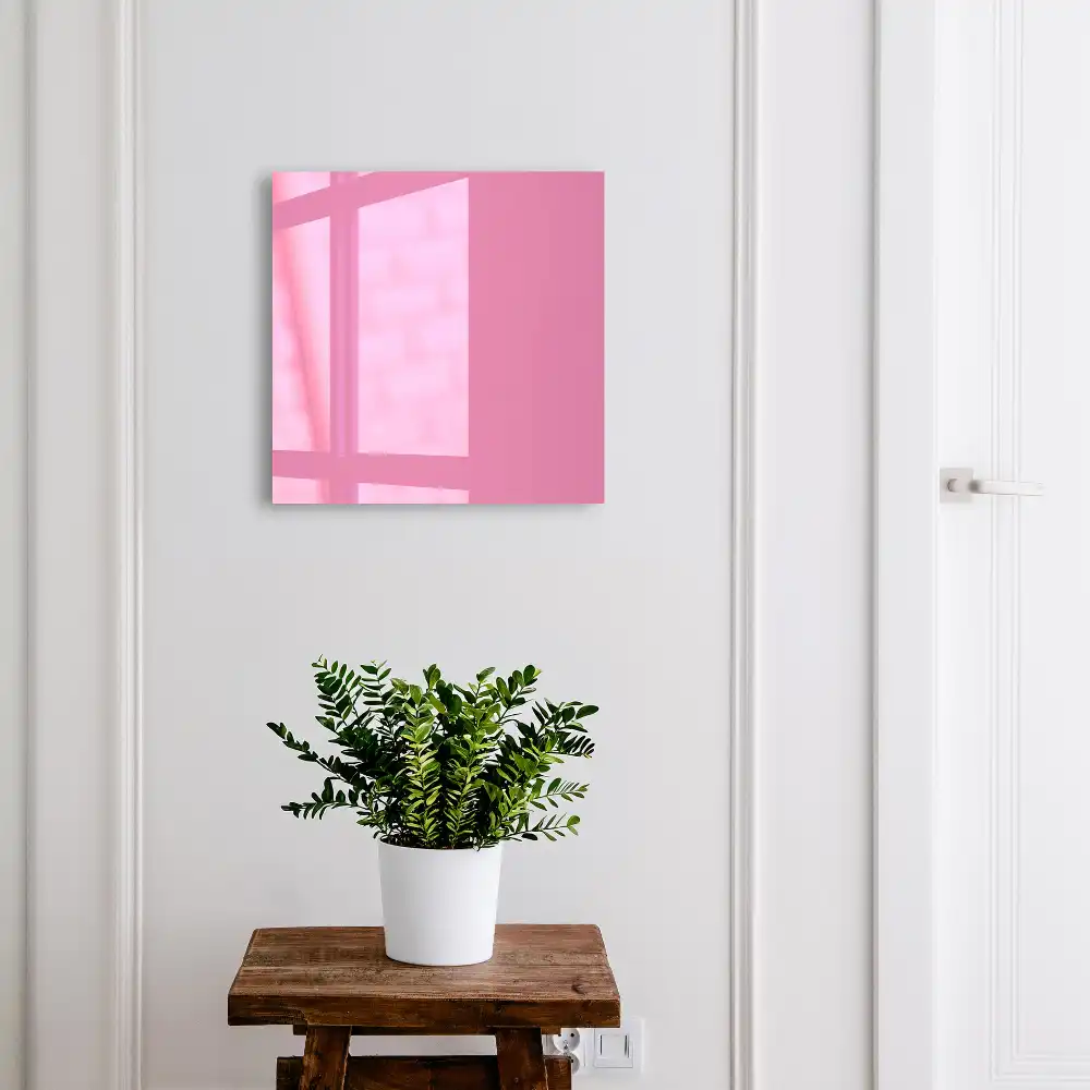 Armoire à clés surface pastel sans décorations superflues
