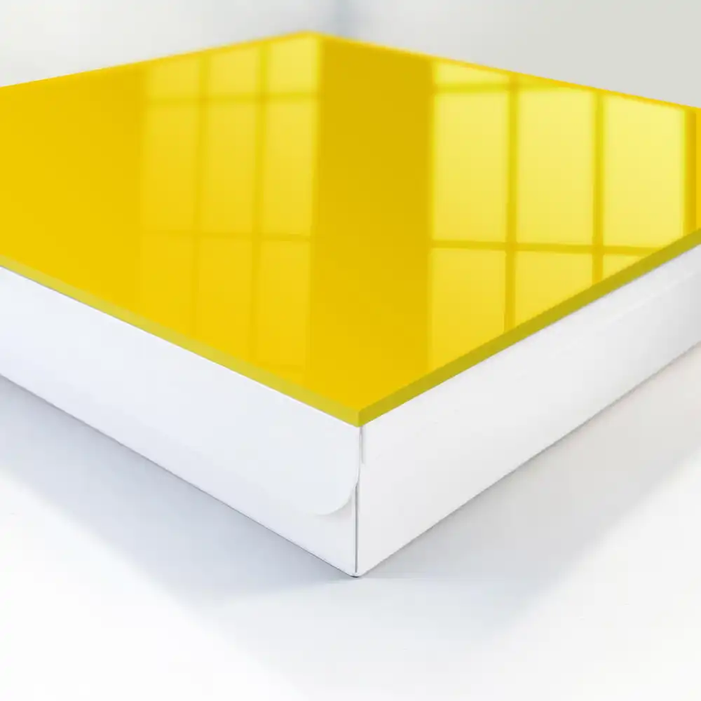 Boîte à clés une surface jaune pleine d'énergie