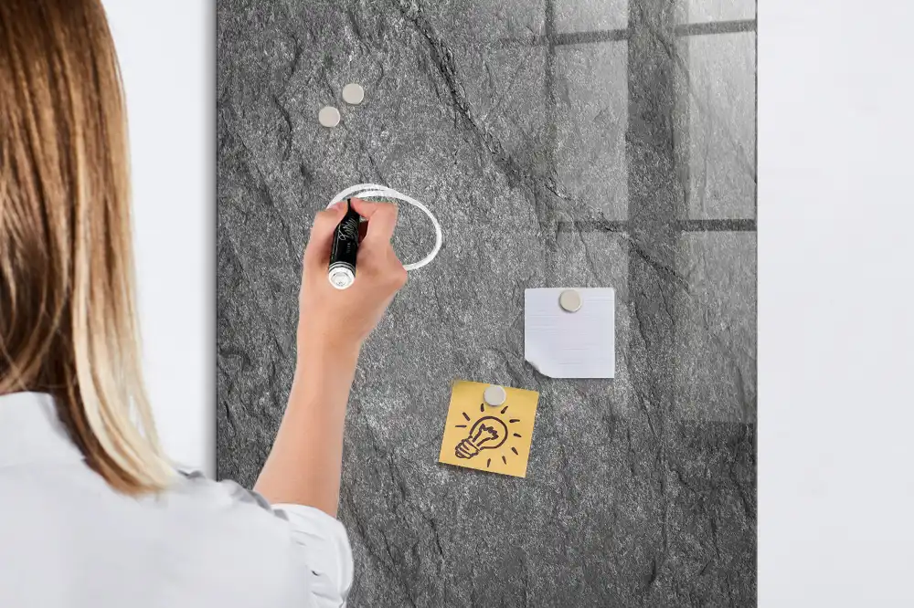 Tableau magnétique effaçable à texture rocheuse