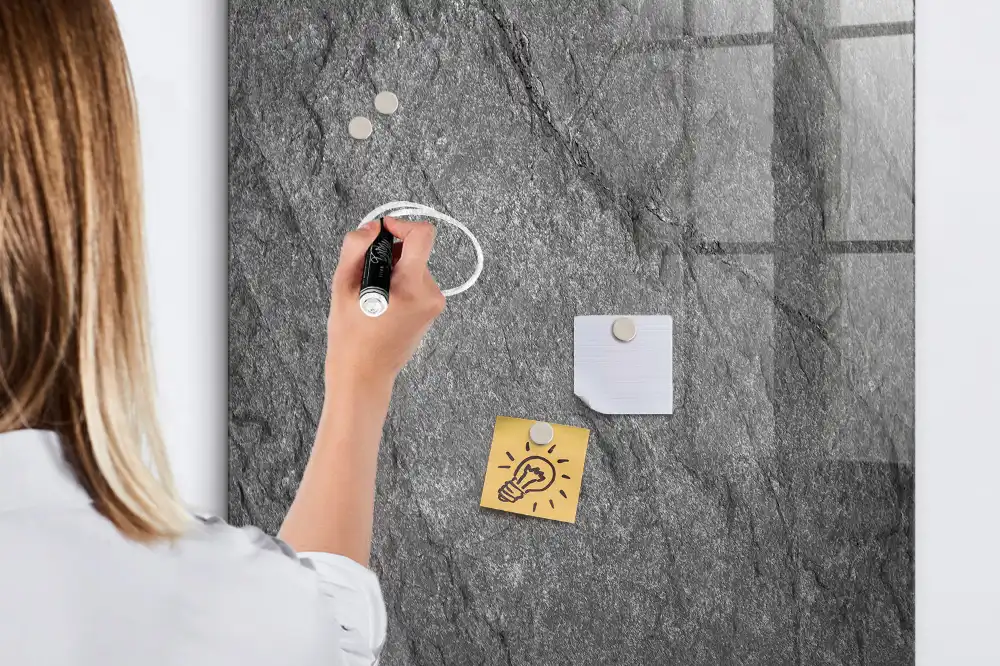 Tableau magnétique effaçable à texture rocheuse