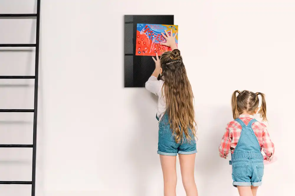Tableau magnétique effaçable à structure sombre
