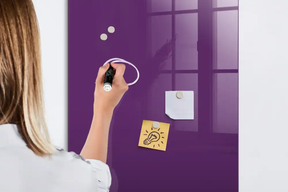 Tableau magnétique effaçable violet