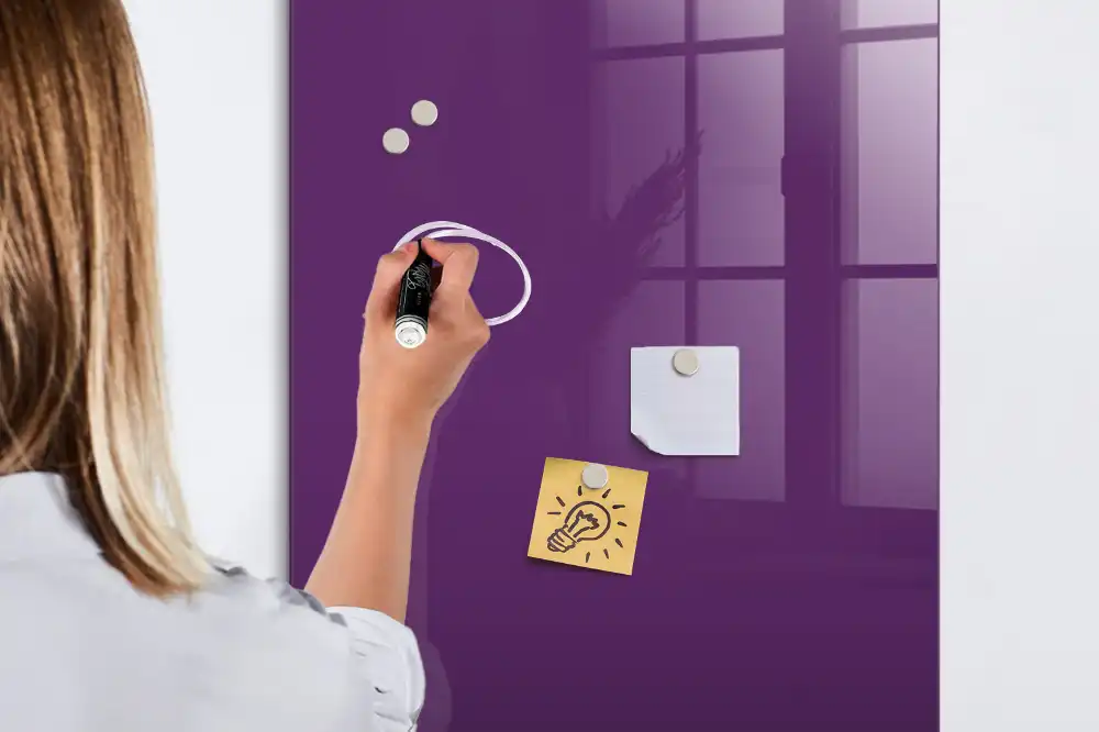 Tableau magnétique effaçable violet