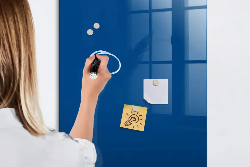 Tableau magnétique effaçable bleu