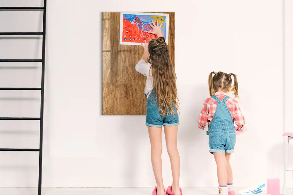 Tableau magnétique effaçable en bois brun clair