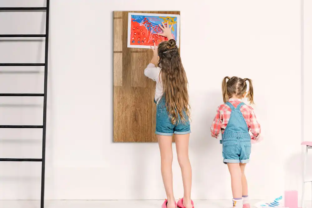 Tableau magnétique effaçable en bois brun clair