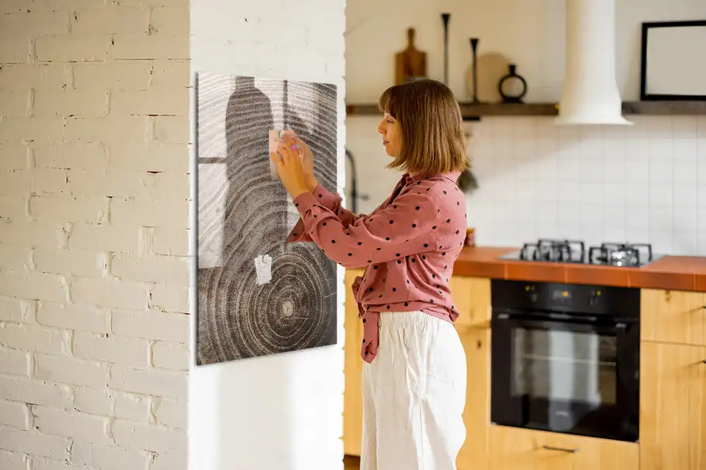 Tableau magnétique effaçable avec anneaux en bois