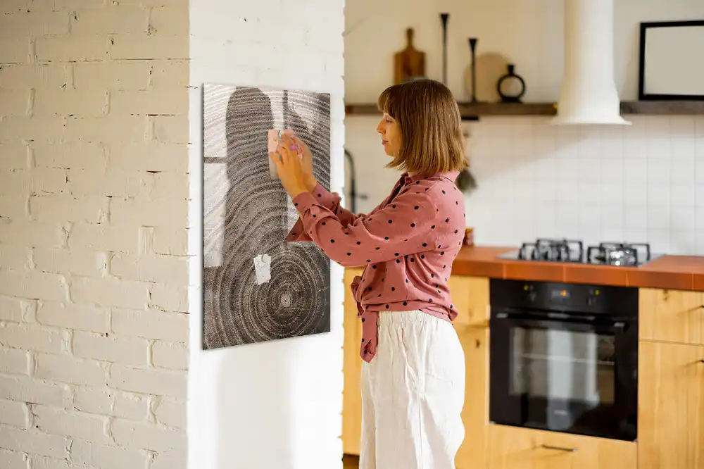 Tableau magnétique effaçable avec anneaux en bois
