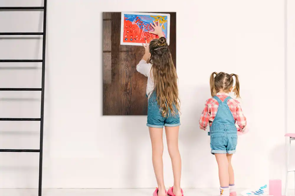 Tableau magnétique effaçable en chêne foncé