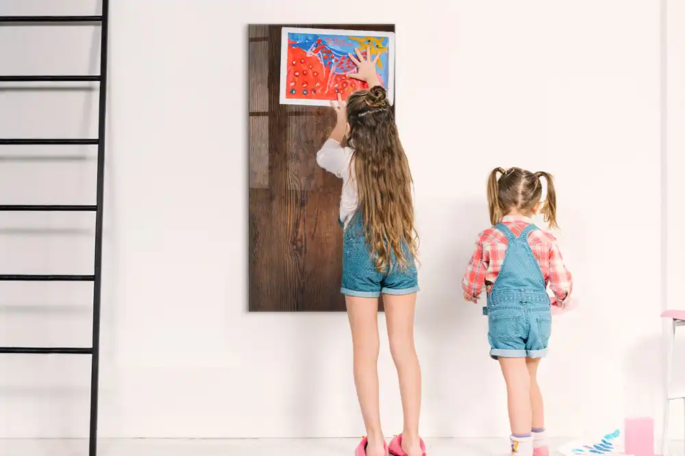 Tableau magnétique effaçable en chêne foncé