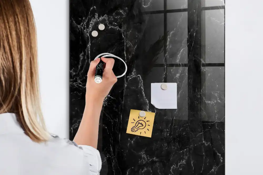 Tableau magnétique effaçable à sec motif granit foncé