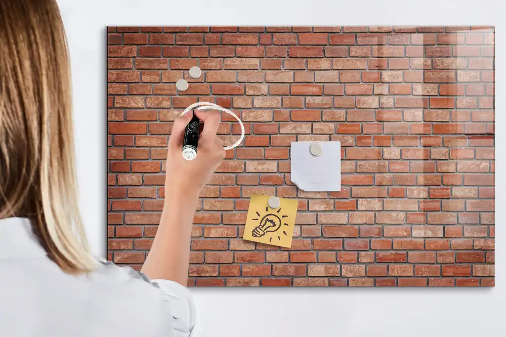 Tableau magnétique avec feutre motif mur de briques