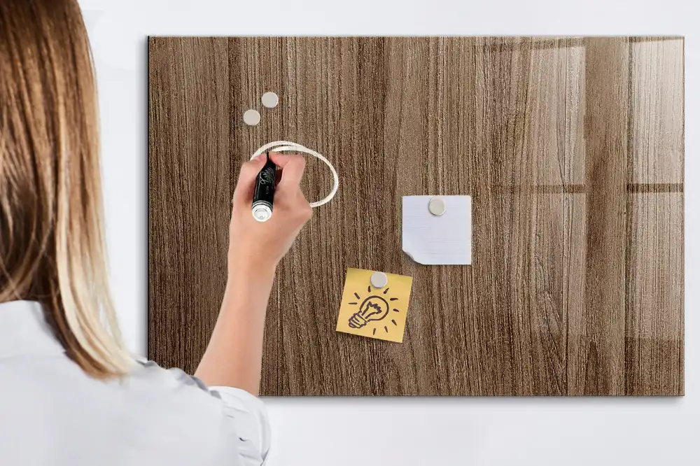 Tableau blanc magnétique effaçable à sec avec cadre en chêne foncé