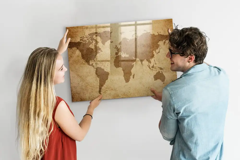 Tableau blanc magnétique effaçable à sec avec carte du monde ancienne en arrière-plan