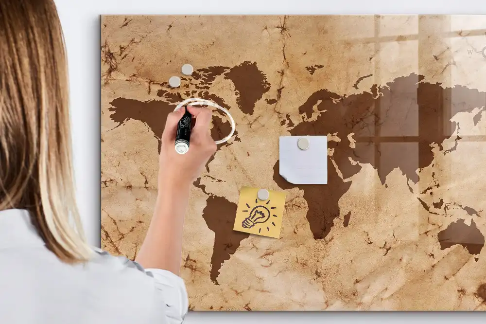 Tableau magnétique avec feutre et carte du monde historique