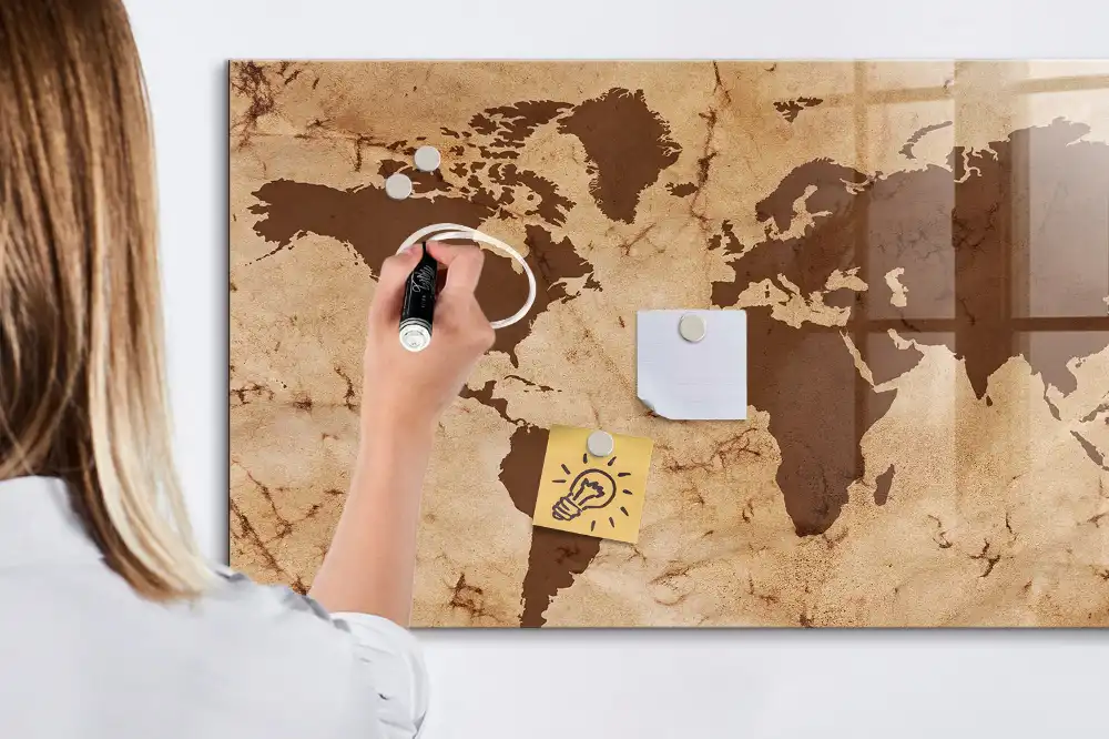 Tableau magnétique avec feutre et carte du monde historique