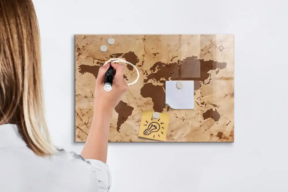 Tableau magnétique avec feutre et carte du monde historique