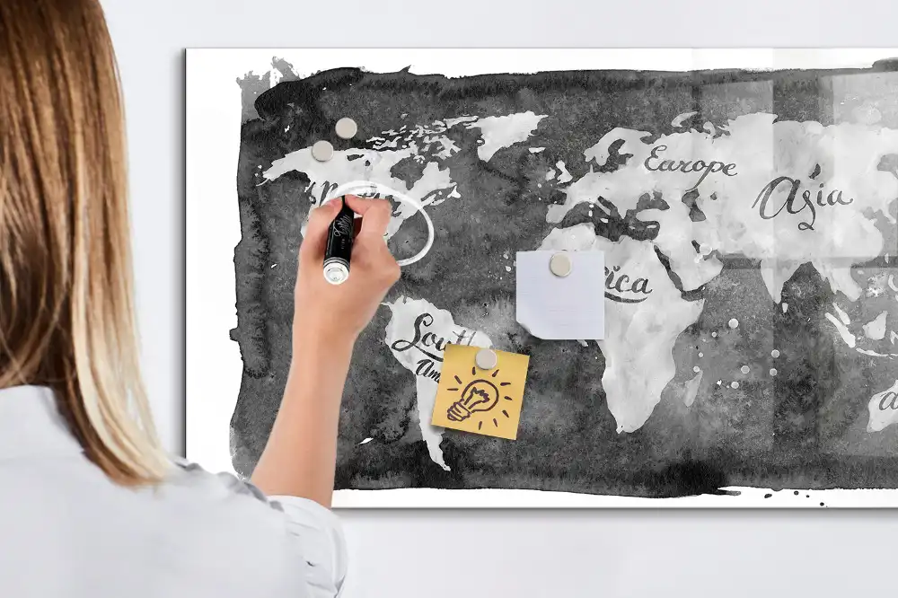 Tableau magnétique carte du monde stylisée avec feutre