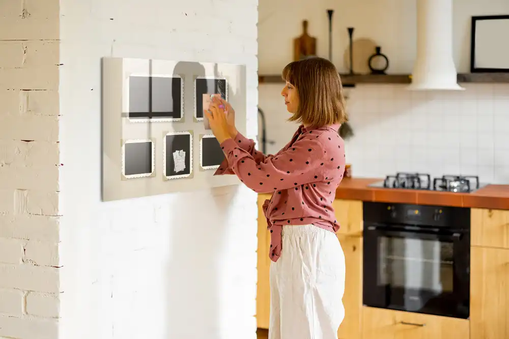 Tableau blanc magnétique effaçable à sec avec cadre classique
