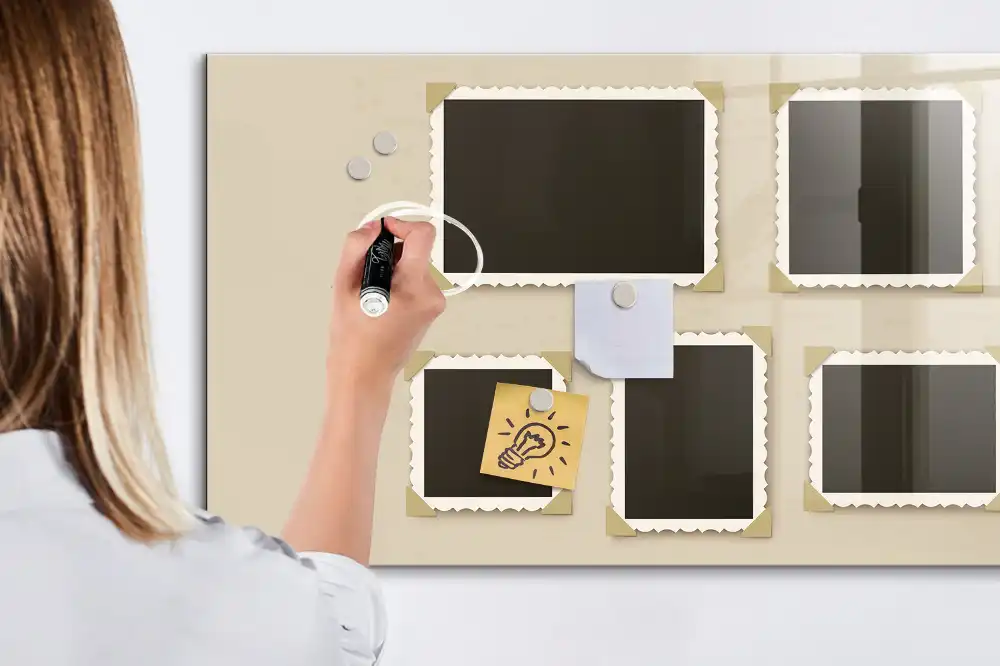 Tableau blanc magnétique effaçable à sec avec cadre classique